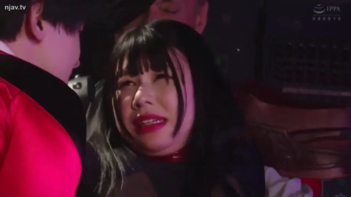 Indoor · Close-up of the face · Stand · Plot · 交流 · Crying · 红色制服