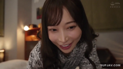 身をかがめる · 顔部のクローズアップ · 寝室 · 微笑 · 凝視 · 长发 · 浴衣