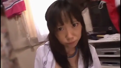 室内 · 面部 · 白色衬衫 · 项链 · 注视 · 长发 · 俯视 · 无辜