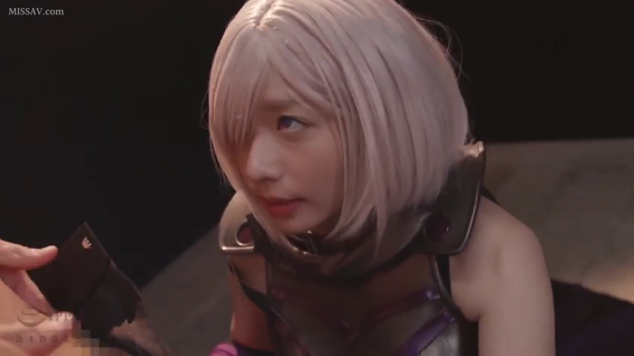 室内 · 顔のクローズアップ · インタラクティブ · 迷离表情 · Cosplay服饰 · 微微俯身