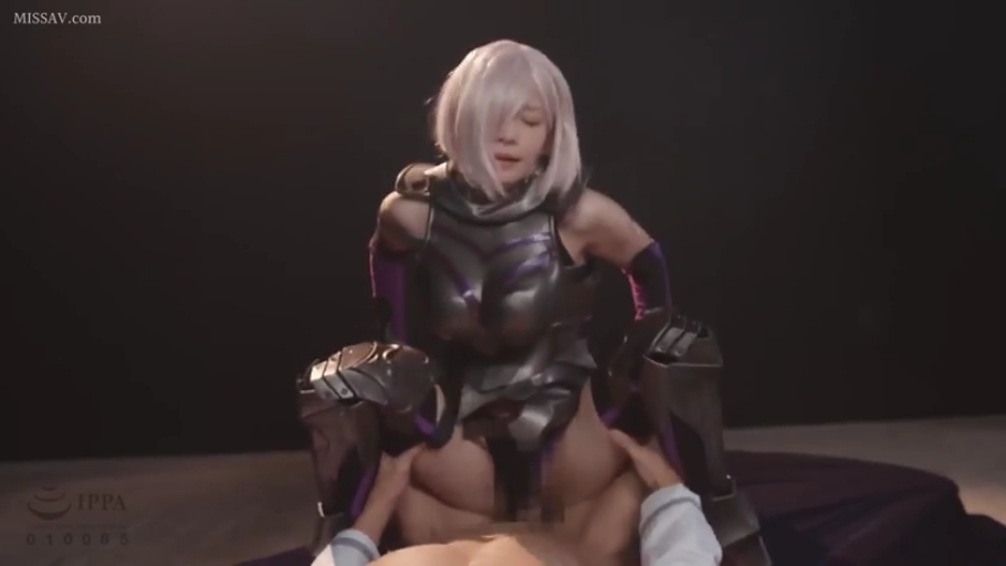 騎乗位 · Cosplay · 目を閉じて · セックス · 角色扮演盔甲 · 摄影棚 · 盔甲道具