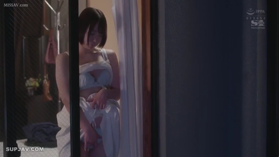 室内 · 站立 · 展示 · 中景 · 内衣