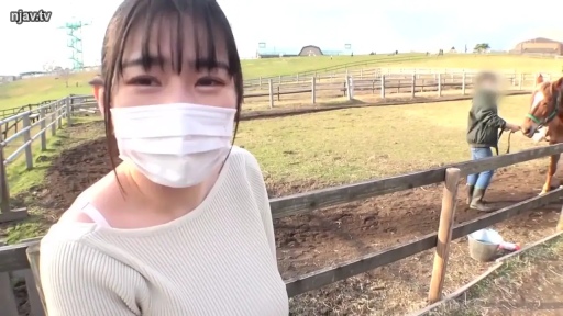 Stand · Smile · 面部特写 · 自拍 · 口罩 · 阳光 · 白色针织衫 · 户外牧场