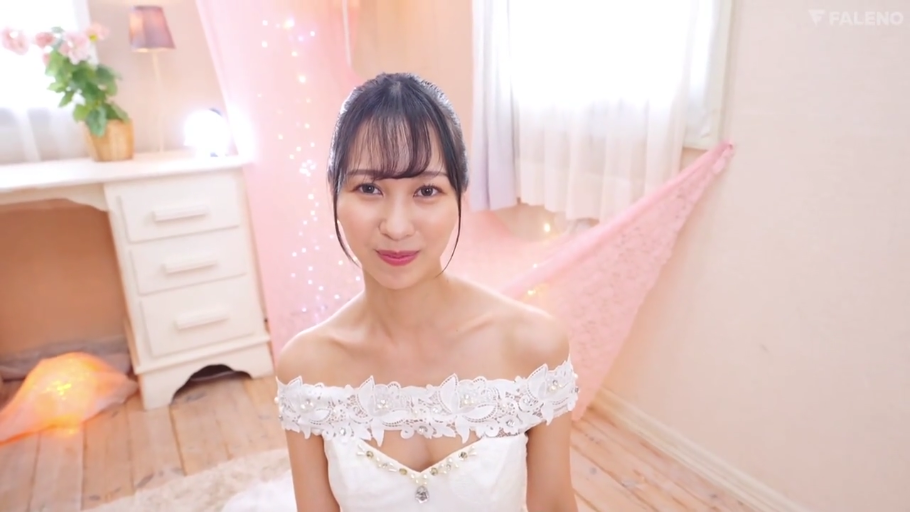 室内 · 眼镜 · 注视 · 妩媚 · 头部特写 · 封面 · 蓝色针织衫 · 扶眼镜