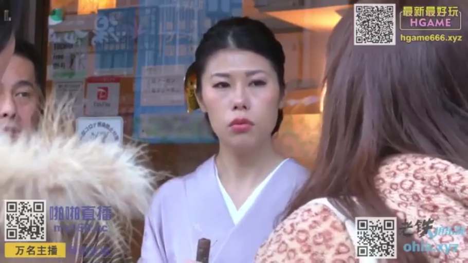 室内 · 严肃 · 站立 · 半身 · 对话 · 熟女 · 和服 · 发饰