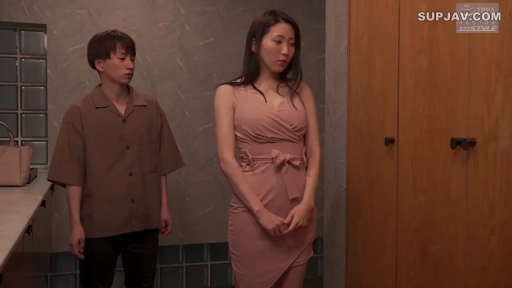 室内 · 忧郁 · 站立 · 剧情 · 连衣裙 · 衣柜 · 对峙