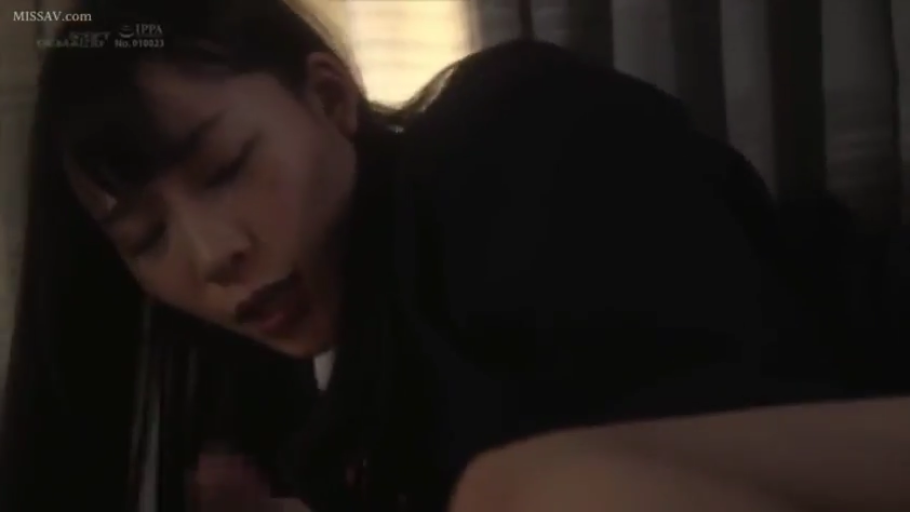 Bend over · Bedroom · 性行为 · 面部特写 · 长发 · 黑色上衣 · 销魂表情