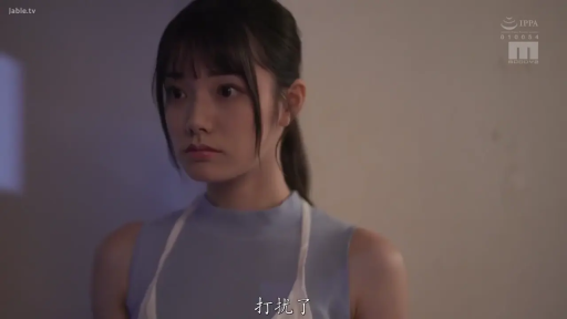 室内 · 站立 · 面部特写 · 注视 · 清纯 · 疑惑 · 蓝色无袖背心