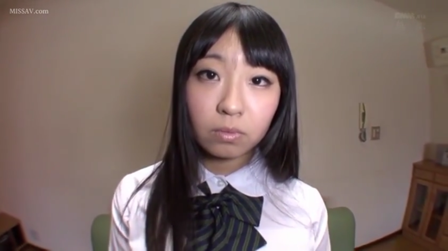 室内 · 校服 · 面部特写 · 凝视 · 无表情 · 正对镜头 · 黑长直