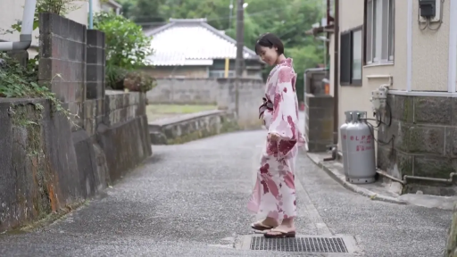 全身 · 站立 · 恥ずかしがり屋 · 清纯 · 屋外 · 浴衣 · 漫步