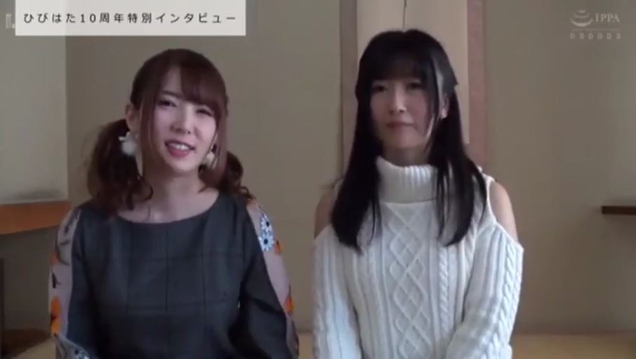 室内 · 坐姿 · 中景 · 微笑 · 双人 · 休闲服 · 访谈