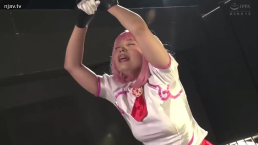 室内 · 高潮脸 · 上半身特写 · 手套 · 粉色假发 · 动漫Cosplay服 · 受虐行为 · 双手被缚吊起