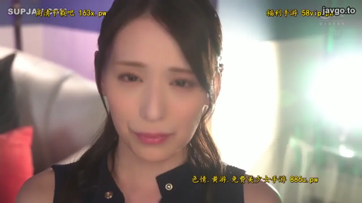 Indoor · Sitting Posture · Face · Eye contact · 水印 · Peaceful · 黑色背心