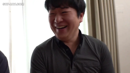 室内 · 严肃 · 脸部 · 眼镜 · 站立 · 白衬衫 · 中文字幕 · 凝视