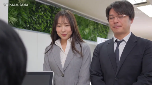 眼镜 · 办公室 · 站立 · 中景 · 微笑 · 职业装 · 职场 · 并排