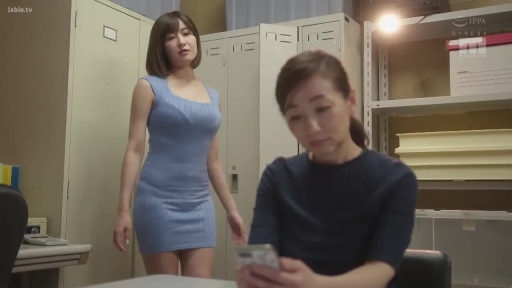 全身 · 站立 · 平静 · 更衣室 · 储物柜 · OL · 走动 · 紧身裙