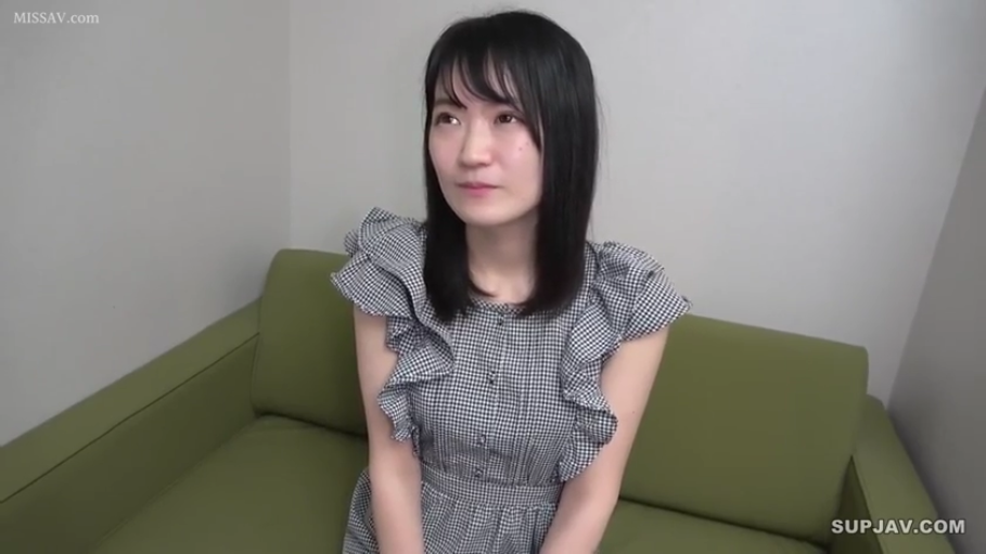 胸部 · 揉乳 · 全裸 · 卧室 · 享受 · 枕头 · 仰卧 · 男性手部
