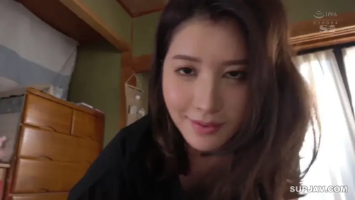 面部 · 诱惑 · 房间 · 凝视 · 俯视 · 黑衣