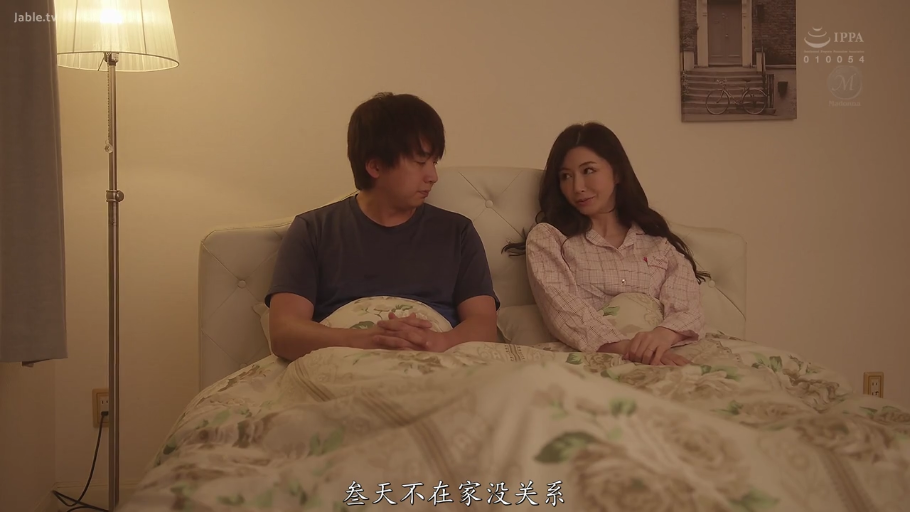 室内 · 脸部 · 微笑 · 对视 · 正面 · 个人