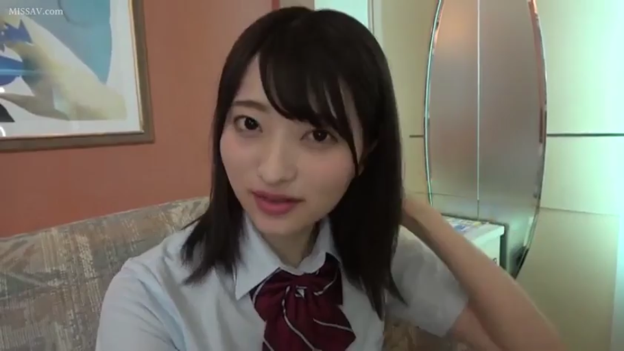 室内 · 坐姿 · 性交 · 迷离 · 上半身 · 内衣 · 墨镜 · 2P