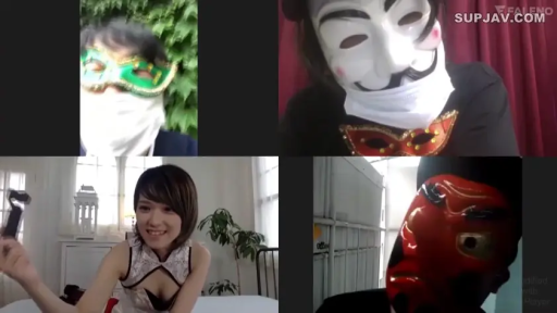 室内 · 座り姿勢 · 中景 · 微笑 · 旗袍 · 面具 · 视频通话 · 四格画面