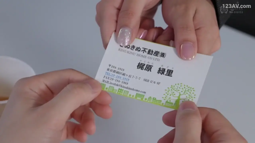 室內 · 手部特寫 · 持物 · 名片 · 交换名片 · 指甲油