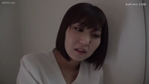 室内 · 站立 · 中景 · 疑惑 · 对视 · 书架 · 深色毛衣内搭衬衫 · 情侣交流