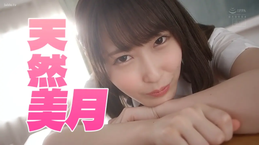 白衬衫 · 脸部 · 微笑 · 课桌 · 趴卧 · 注视镜头 · 教室内 · 粉色艺术字