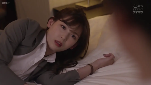 卧室 · 迷离 · 面部特写 · 对视 · 长发 · 侧卧 · OL套装 · 手表