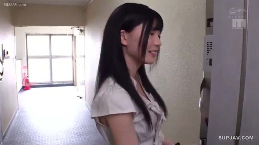 教室 · 展示 · 臀部 · 弯腰 · 黑板 · 教师 · 灰色紧身裙