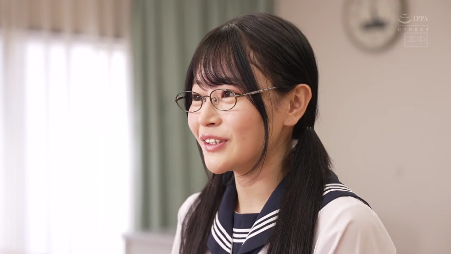 投入 · 口交 · 跪姿 · 特写 · 白色吊带 · 房间内 · 侧脸与生殖器