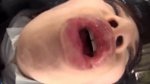 室内 · 专注 · 白色上衣 · POV视角 · 嘴部特写 · 正对镜头 · 玻璃 · 舔舐玻璃