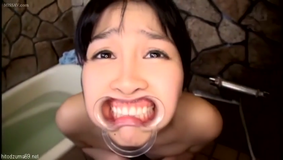 脸部特写 · 浴室 · 裸体