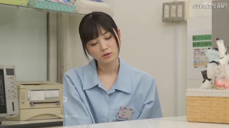 坐姿 · 忧郁 · 中景 · 便利店 · 工作服 · 工牌 · 发呆 · 齐刘海