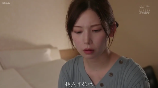 坐姿 · 忧郁 · 脸部特写 · 卧室 · 对话 · 针织衫 · 日本AV