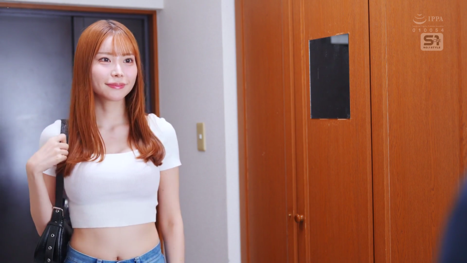 骑乘位 · 全裸 · 性行为 · 欢愉 · 被褥 · 潮红 · 卧室床上 · 动作特写