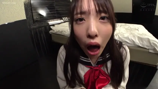 跪姿 · 面部特写 · 酒店 · 水手服