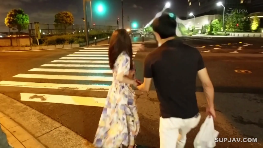 胸部 · 卧室 · 诱惑 · 露点 · 吐舌 · 正面站立 · 红色情趣内衣