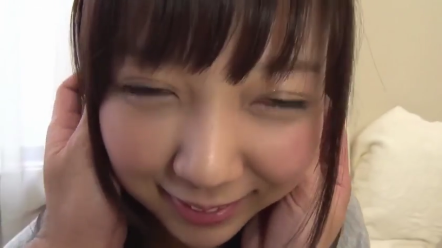 室内 · 脸部特写 · 灰色上衣