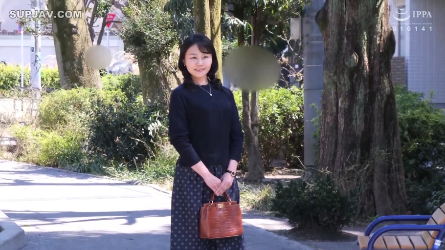 正常位 · 全裸 · 性交行为 · 被褥 · 高潮表情 · 和室榻榻米 · 多图拼接 · 面部及身体特写