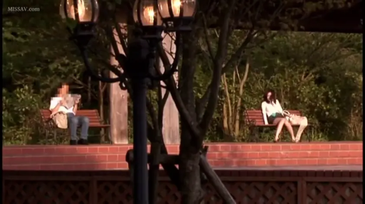 Sitting Posture · 职场装 · Horizon · Park · Waiting · 路灯 · 夜晚