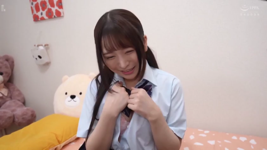 卧室 · 紧张 · 领口特写 · 短袖校服衬衫