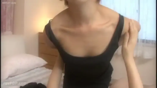 俯身 · 卧室 · 第一人称视角 · 模糊 · 被抚摸 · 黑色吊带裙 · 肩部特写