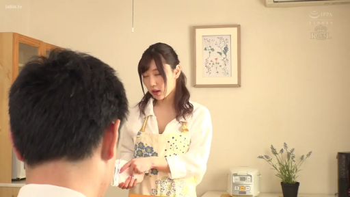 站立 · 中景 · 对话 · 居家 · 厨房 · 认真 · 围裙 · 电饭煲