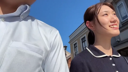 中景 · 微笑 · 街道 · 休闲服 · 散步 · 日常 · 并行