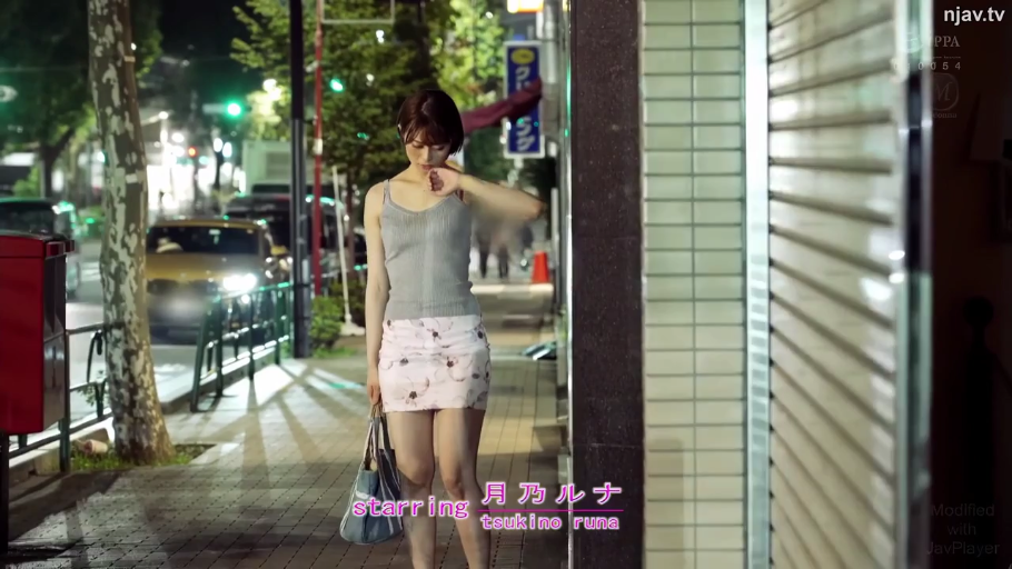 全身 · 站立 · 白色碎花短裙 · 夜间街道