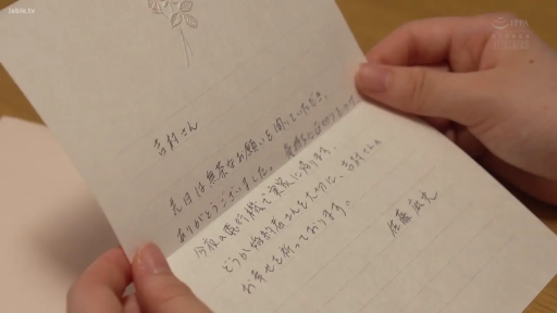 胸部 · 全裸 · 浴室 · 站姿 · 花洒 · 沐浴 · 水流