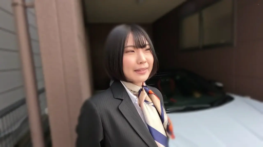 面部 · 站立 · 自然 · 职业装 · 交流 · 室外 · 汽车 · 模糊背景