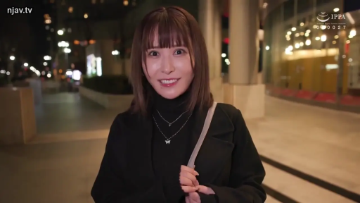 校服 · 蹲姿 · 臀部 · 户外 · 露出 · 排泄