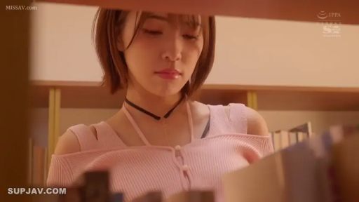 专注 · Stand · 上半身特写 · 露肩针织衫 · Bookshelf · Library · 寻找书籍